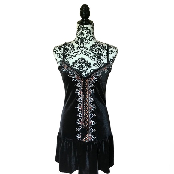 AEROPOSTALE VELVET EMBROIDERED DRESS - Picture 5 of 7
